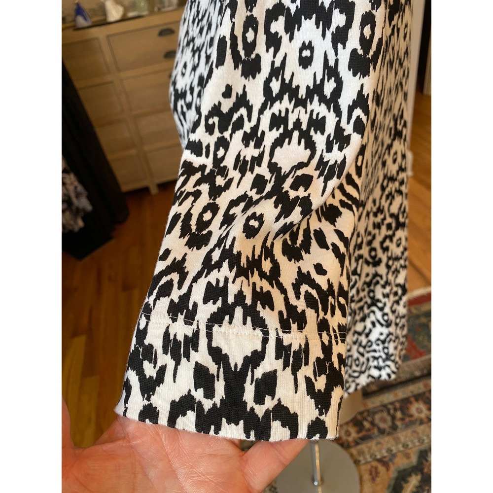 Chicos Black White Ikat Animal Print V-Neck Pima Cotton Top Size 3 XL - Picture 6 of 8